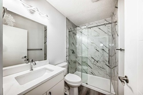 3504 33 Street Se, Calgary, AB - Indoor Photo Showing Bathroom