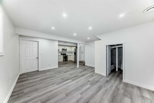 3504 33 Street Se, Calgary, AB - Indoor Photo Showing Other Room