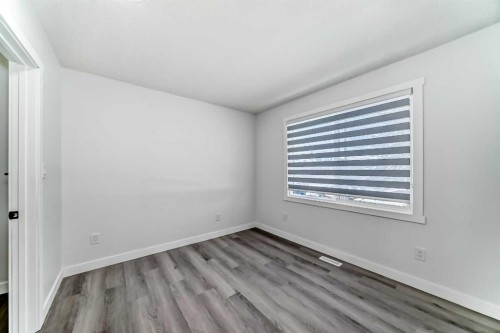 3504 33 Street Se, Calgary, AB - Indoor Photo Showing Other Room