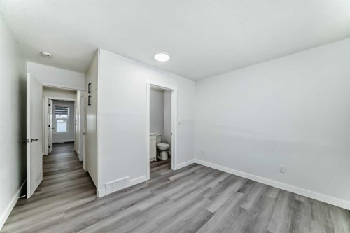 3504 33 Street Se, Calgary, AB - Indoor Photo Showing Other Room