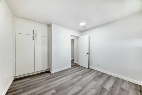 3504 33 Street Se, Calgary, AB - Indoor Photo Showing Other Room