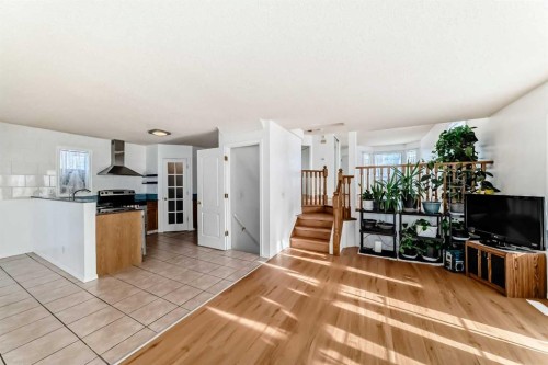 302 Applewood Drive Se, Calgary, AB - Indoor