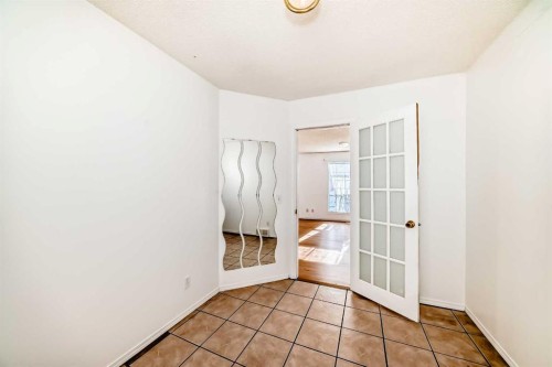 302 Applewood Drive Se, Calgary, AB - Indoor Photo Showing Other Room