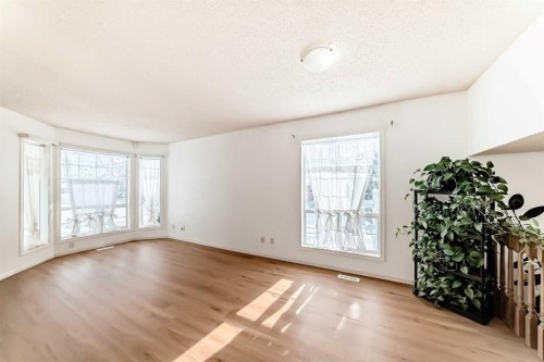 302 Applewood Drive Se, Calgary, AB - Indoor Photo Showing Other Room