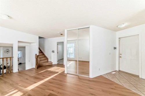302 Applewood Drive Se, Calgary, AB - Indoor Photo Showing Other Room