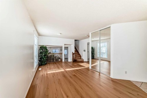 302 Applewood Drive Se, Calgary, AB - Indoor Photo Showing Other Room