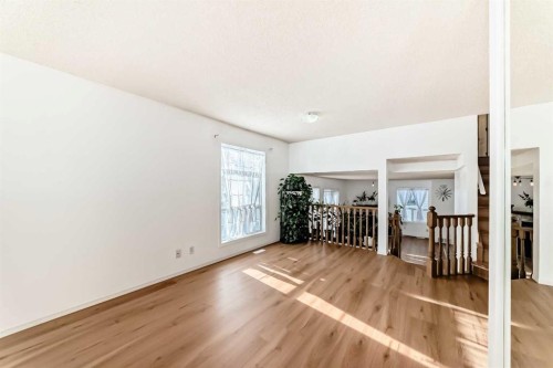 302 Applewood Drive Se, Calgary, AB - Indoor Photo Showing Other Room