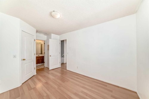 302 Applewood Drive Se, Calgary, AB - Indoor Photo Showing Other Room