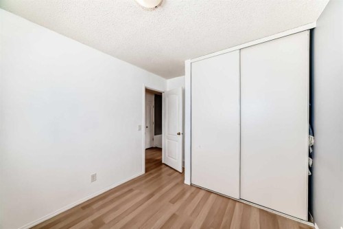 302 Applewood Drive Se, Calgary, AB - Indoor Photo Showing Other Room