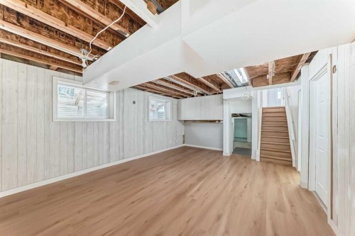 302 Applewood Drive Se, Calgary, AB - Indoor