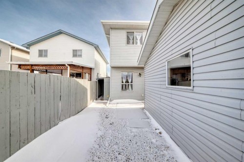 302 Applewood Drive Se, Calgary, AB - Outdoor With Exterior