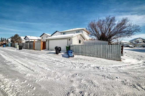 302 Applewood Drive Se, Calgary, AB - Outdoor