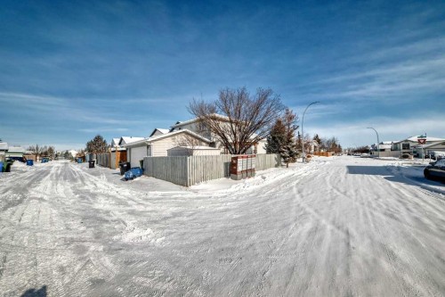 302 Applewood Drive Se, Calgary, AB - Outdoor