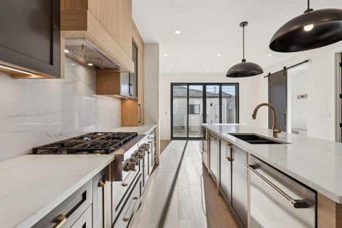 607 29 Avenue Nw, Calgary, AB - Indoor Photo Showing Kitchen With Double Sink With Upgraded Kitchen