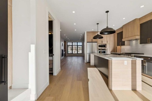 607 29 Avenue Nw, Calgary, AB - Indoor Photo Showing Kitchen With Upgraded Kitchen
