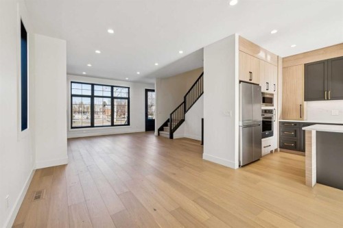 607 29 Avenue Nw, Calgary, AB - Indoor Photo Showing Kitchen With Upgraded Kitchen