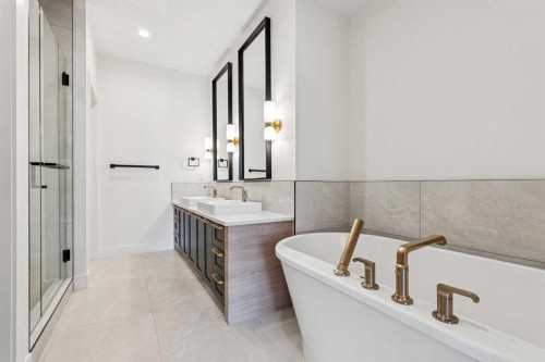 607 29 Avenue Nw, Calgary, AB - Indoor Photo Showing Bathroom