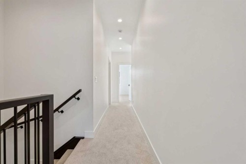 607 29 Avenue Nw, Calgary, AB - Indoor Photo Showing Other Room