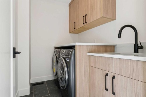 607 29 Avenue Nw, Calgary, AB - Indoor Photo Showing Laundry Room