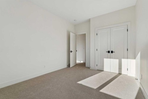 607 29 Avenue Nw, Calgary, AB - Indoor Photo Showing Other Room