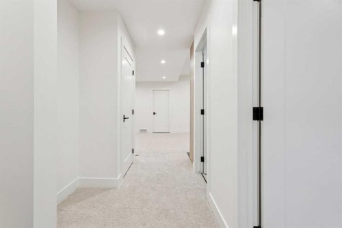 607 29 Avenue Nw, Calgary, AB - Indoor Photo Showing Other Room