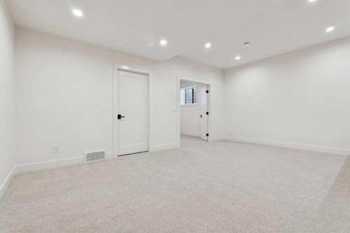 607 29 Avenue Nw, Calgary, AB - Indoor Photo Showing Other Room