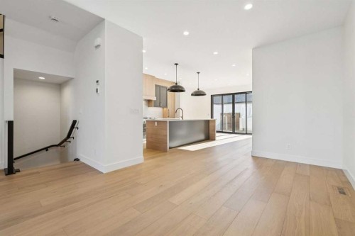 607 29 Avenue Nw, Calgary, AB - Indoor Photo Showing Kitchen