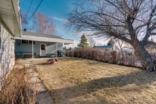 102 Huntham Place Ne, Calgary, AB - Outdoor