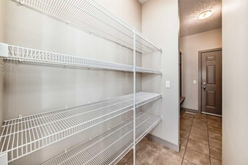 47 Evansglen Circle Nw, Calgary, AB - Indoor With Storage
