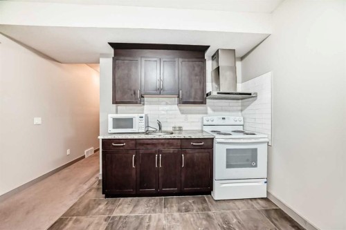 47 Evansglen Circle Nw, Calgary, AB - Indoor Photo Showing Kitchen