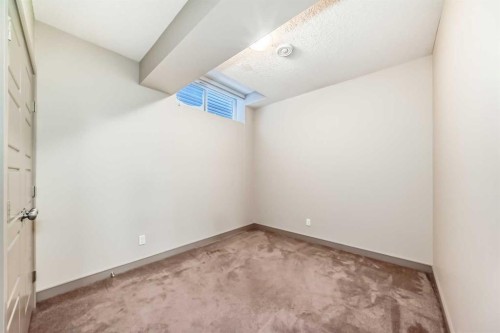 47 Evansglen Circle Nw, Calgary, AB - Indoor Photo Showing Other Room