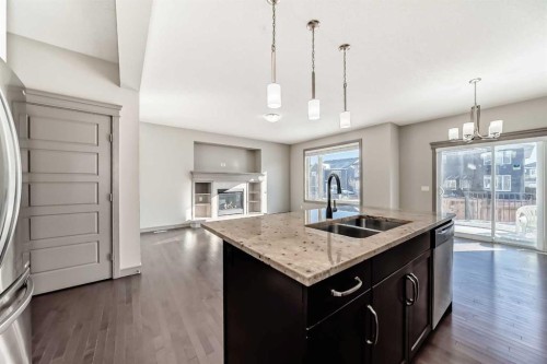 47 Evansglen Circle Nw, Calgary, AB - Indoor Photo Showing Kitchen With Double Sink With Upgraded Kitchen