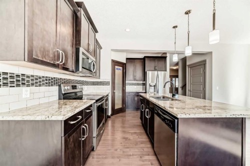 47 Evansglen Circle Nw, Calgary, AB - Indoor Photo Showing Kitchen With Double Sink With Upgraded Kitchen