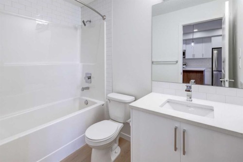 118-245 Edith Place Nw, Calgary, AB - Indoor Photo Showing Bathroom