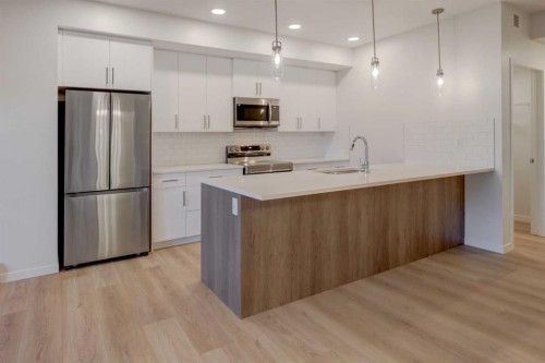 118-245 Edith Place Nw, Calgary, AB - Indoor Photo Showing Kitchen With Upgraded Kitchen