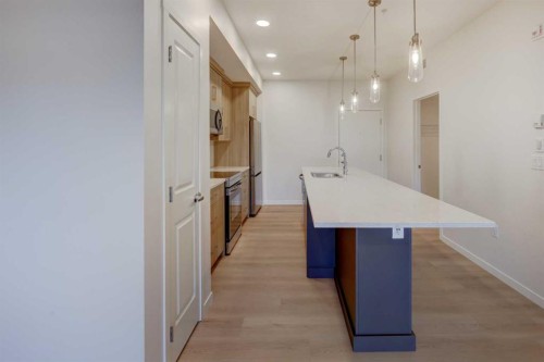 119-245 Edith Place Nw, Calgary, AB - Indoor Photo Showing Kitchen With Upgraded Kitchen