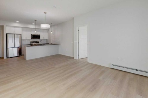 124-245 Edith Place Nw, Calgary, AB - Indoor Photo Showing Kitchen