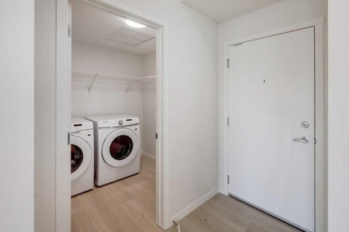 124-245 Edith Place Nw, Calgary, AB - Indoor Photo Showing Laundry Room