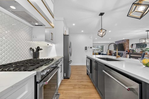 2720 41 Street Sw, Calgary, AB 