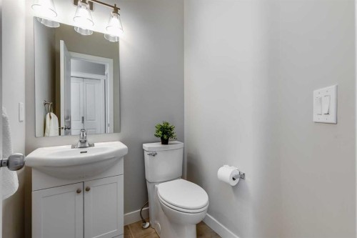 27 Everoak Bay Sw, Calgary, AB - Indoor Photo Showing Bathroom
