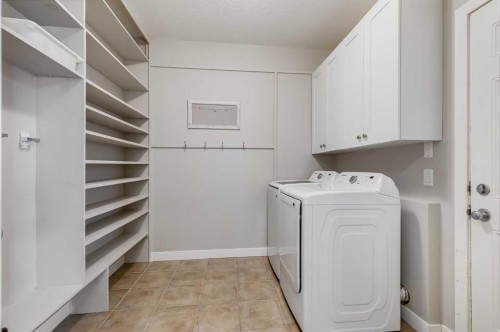 27 Everoak Bay Sw, Calgary, AB - Indoor Photo Showing Laundry Room