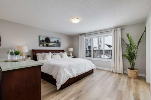 27 Everoak Bay Sw, Calgary, AB - Indoor Photo Showing Bedroom