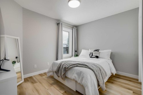 27 Everoak Bay Sw, Calgary, AB - Indoor Photo Showing Bedroom