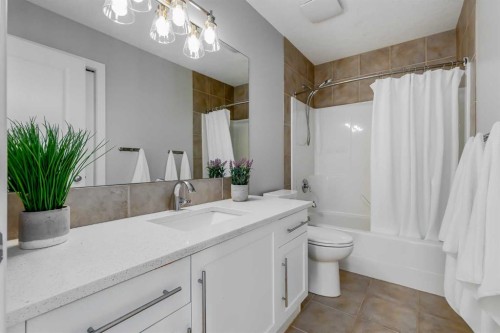 27 Everoak Bay Sw, Calgary, AB - Indoor Photo Showing Bathroom