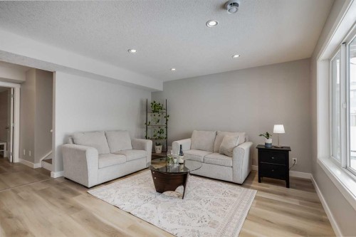 27 Everoak Bay Sw, Calgary, AB - Indoor Photo Showing Living Room