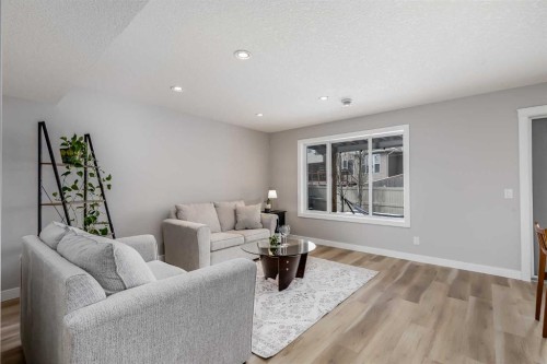 27 Everoak Bay Sw, Calgary, AB - Indoor Photo Showing Living Room