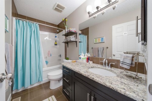 639 Copperpond Circle Se, Calgary, AB - Indoor Photo Showing Bathroom