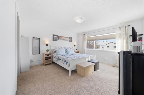 639 Copperpond Circle Se, Calgary, AB - Indoor Photo Showing Bedroom