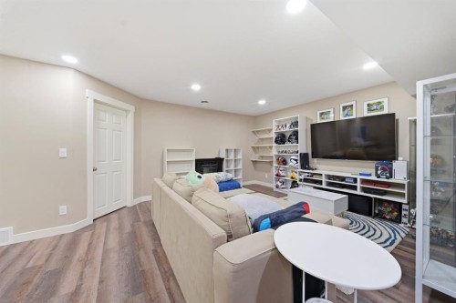 639 Copperpond Circle Se, Calgary, AB - Indoor