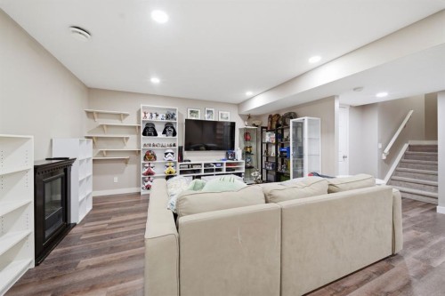 639 Copperpond Circle Se, Calgary, AB - Indoor